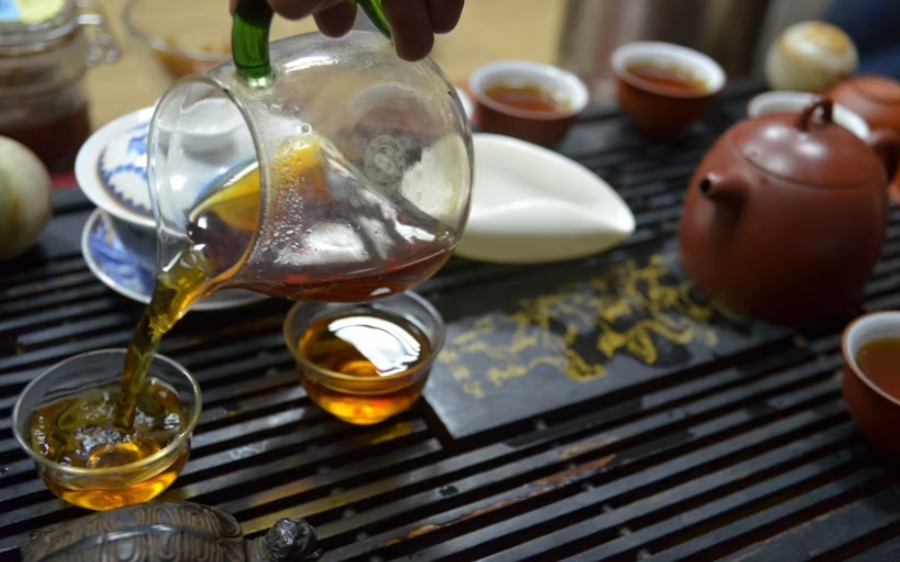 Georgian tea tasting and walking tour in Tbilisi